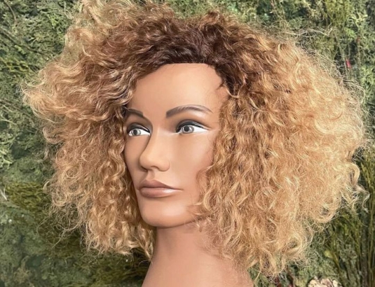 MANNEQUIN Maya